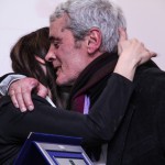 Marco Alessandro, premiato, abbraccia la figlia